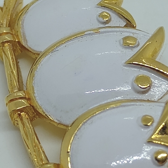 * vintage Crown Trifari signed white enamel 3 owls pin brooch - Picture 3 of 6